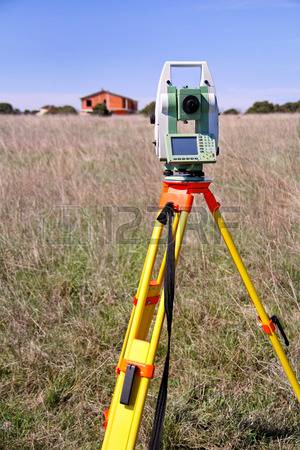 4949-80776254-total-station-survey-instrument-geodetic-device-fall-time-land-surveying-set-in-field-modern-surveyo
