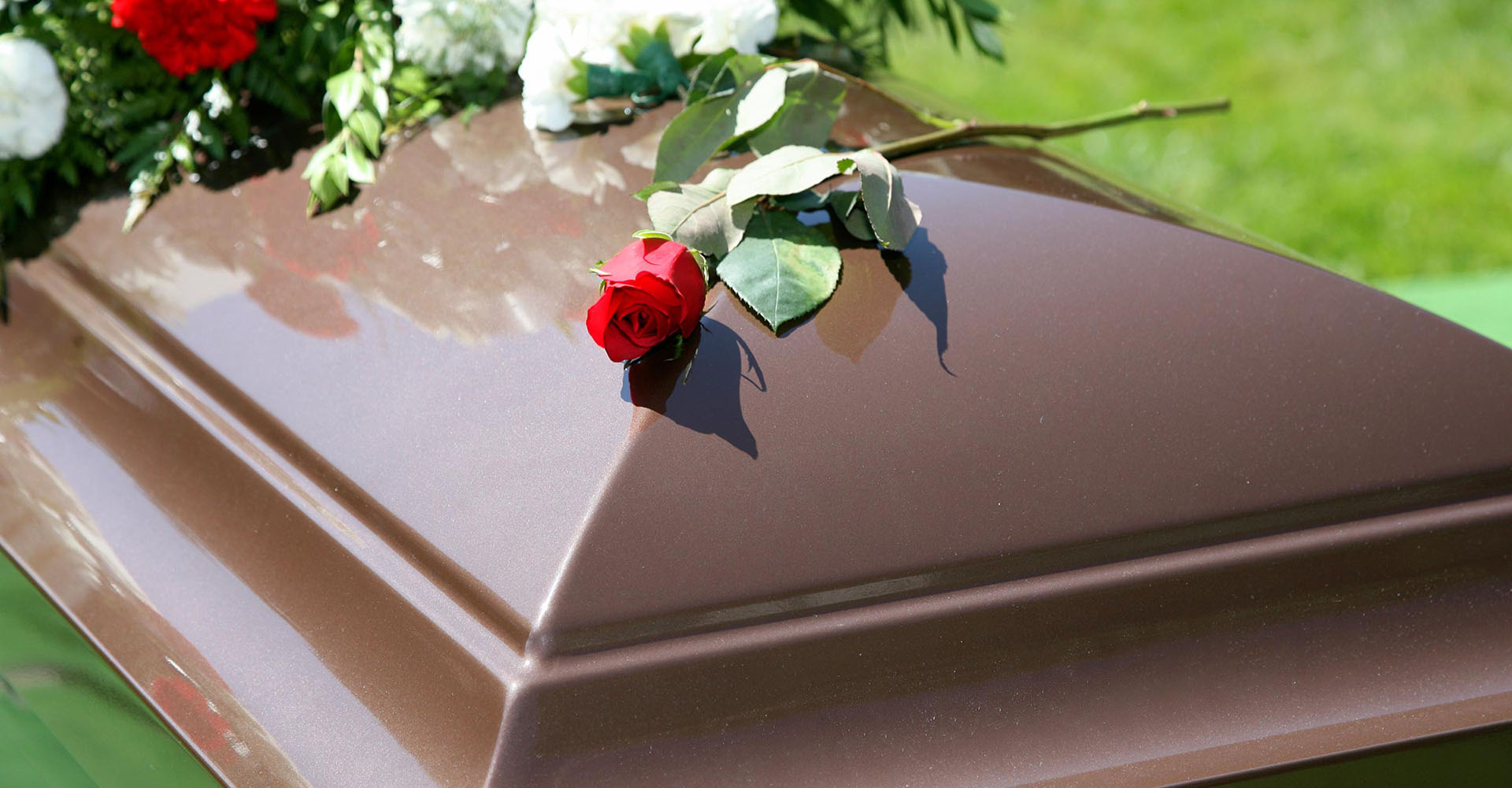 funeral-director-rental-casket