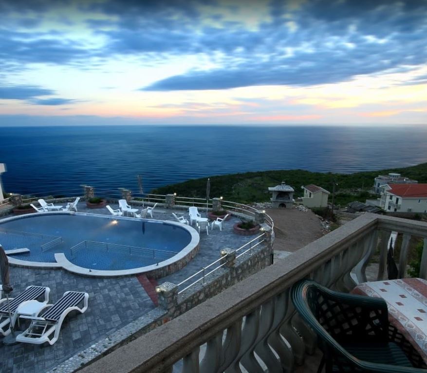 Crystal Pool DOO Beograd – Izgradnja i održavanje bazena (2)
